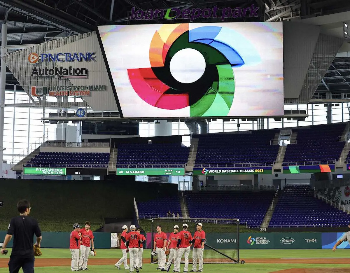 WBC＜日本前日練習＞本番会場で練習する日本ナイン（撮影・光山　貴大）