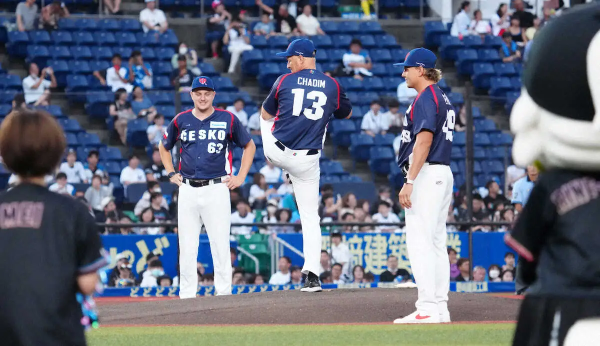 ＜ロ・日＞昨年8月のロッテ―日本ハムで始球式を行ったWBCチェコ代表・パベル・ハジム監督