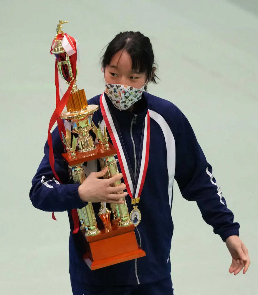 ＜2021全日本ボクシング選手権大会＞MVPを受賞した入江（撮影・島崎忠彦）