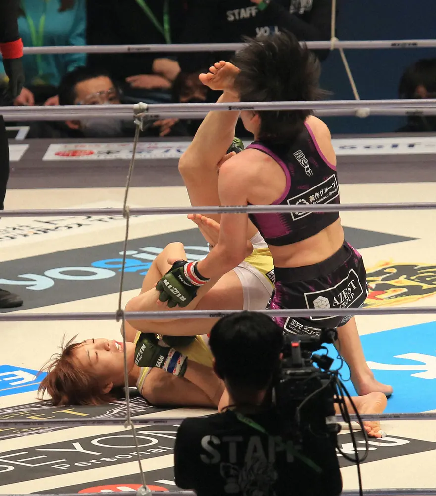 昨年大みそかの「RIZIN.33」で下から浜崎の顎を蹴り抜いた伊澤
