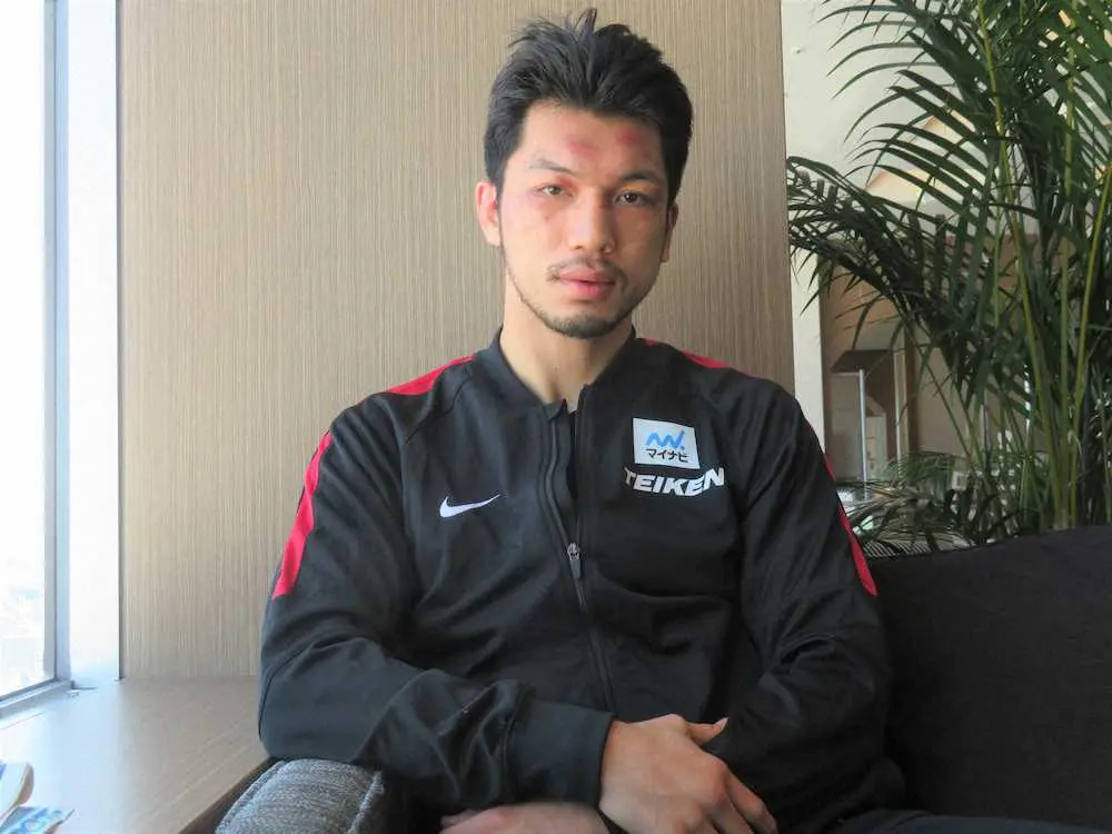 激闘から一夜明け、ゴロフキン戦を振り返り、今の心境などを語る村田諒太（帝拳ジム提供）　