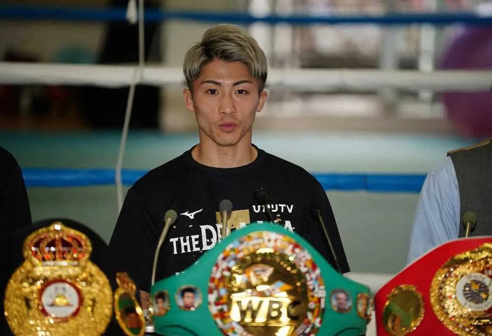 ＜井上尚弥一夜明け会見＞ドネア戦から一夜明け、記者会見を行う井上（撮影・島崎忠彦）