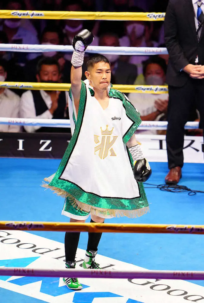 入場する井岡（撮影・島崎忠彦）