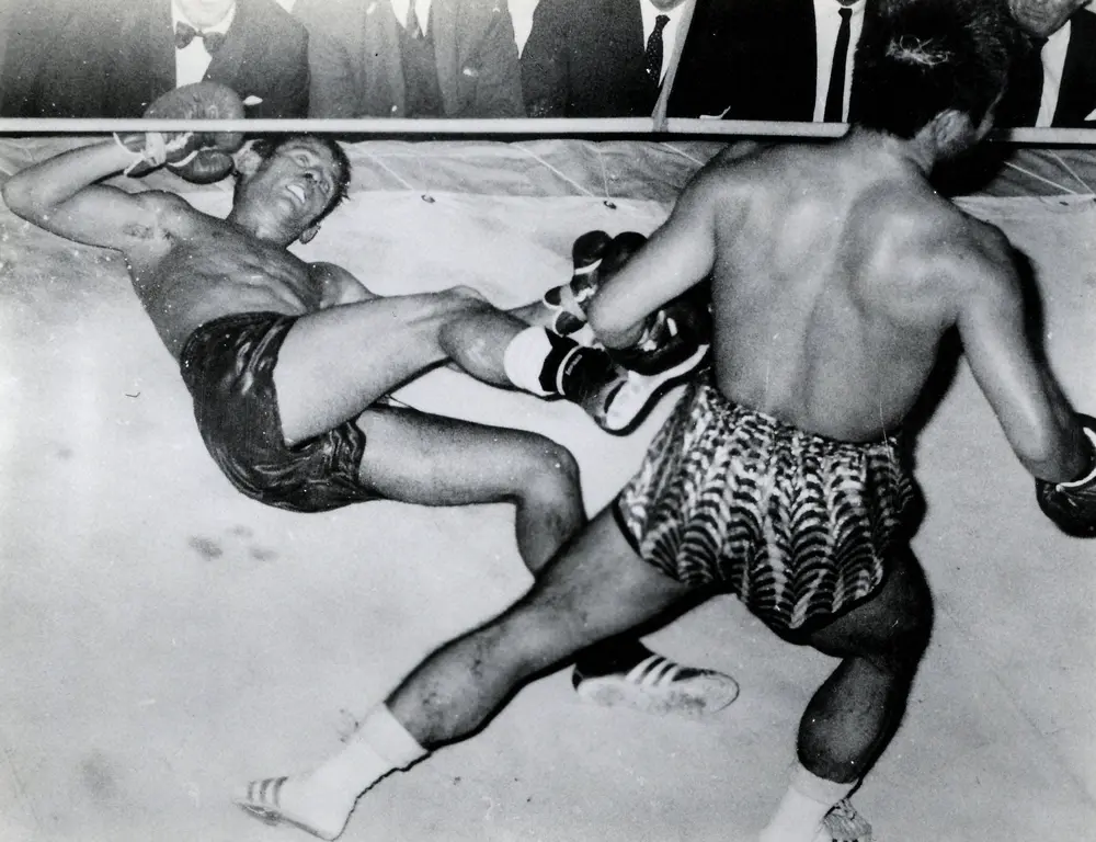 1969年7月29日、ファイティング原田は敵地でＷＢＣフェザー級王者ジョニー・ファメションに挑戦。３度のダウンを奪うが不可解な判定で王座奪取ならず