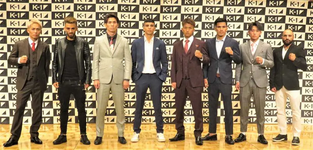 スーパーフェザー級王座決定トーナメントに出場する（左から）大岩、ブアフフ、レオナ、セギリ、朝久、ナックロップ、横山、エグザコスティディス