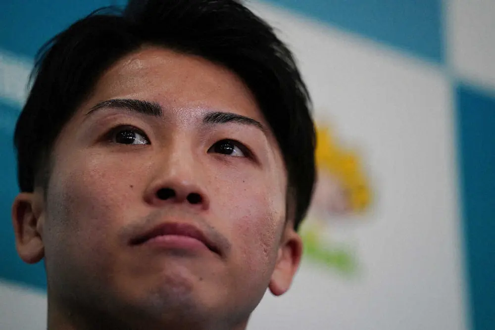 ＜ざま井上兄弟ファンミーツ＞　囲み取材に応じた井上尚　（撮影・光山　貴大）