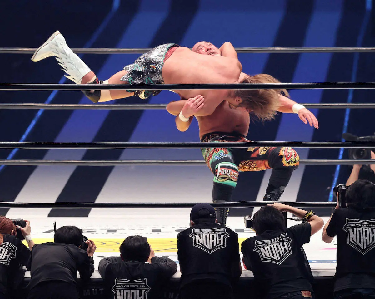 ＜武藤敬司引退大会＞最後は内藤のデスティーノにつかまり武藤はフォール負け（撮影・篠原岳夫）