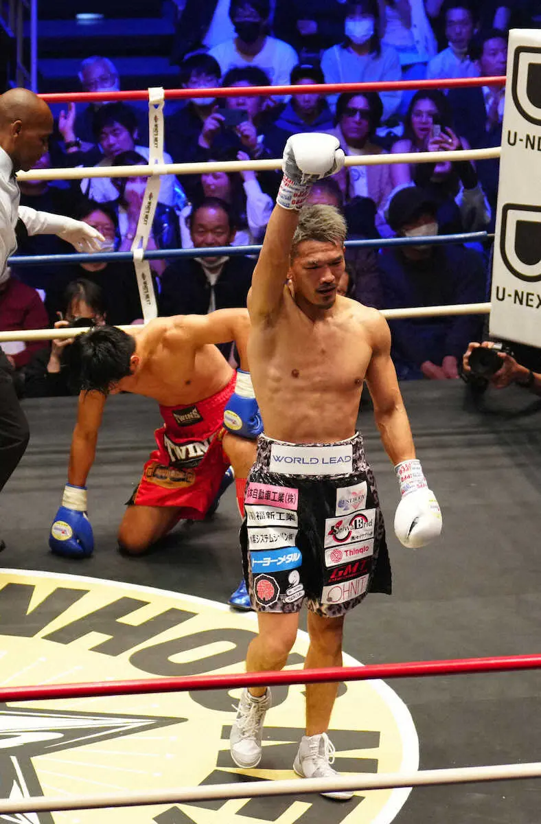 5回、クライ・セッタポンにTKO勝ちした尾川（撮影・島崎忠彦）