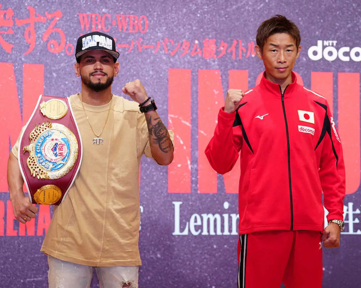 ＜フルトン・井上会見＞フォトセッションに臨む清水（右）とラミレス（撮影・島崎忠彦）
