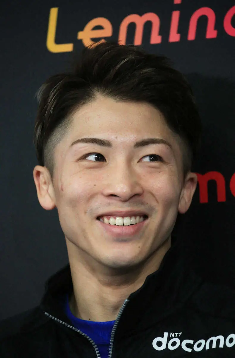 ＜井上尚弥　一夜明け＞4階級制覇の井上は腫れもない顔で一夜明け会見を行う　（撮影・西川祐介）