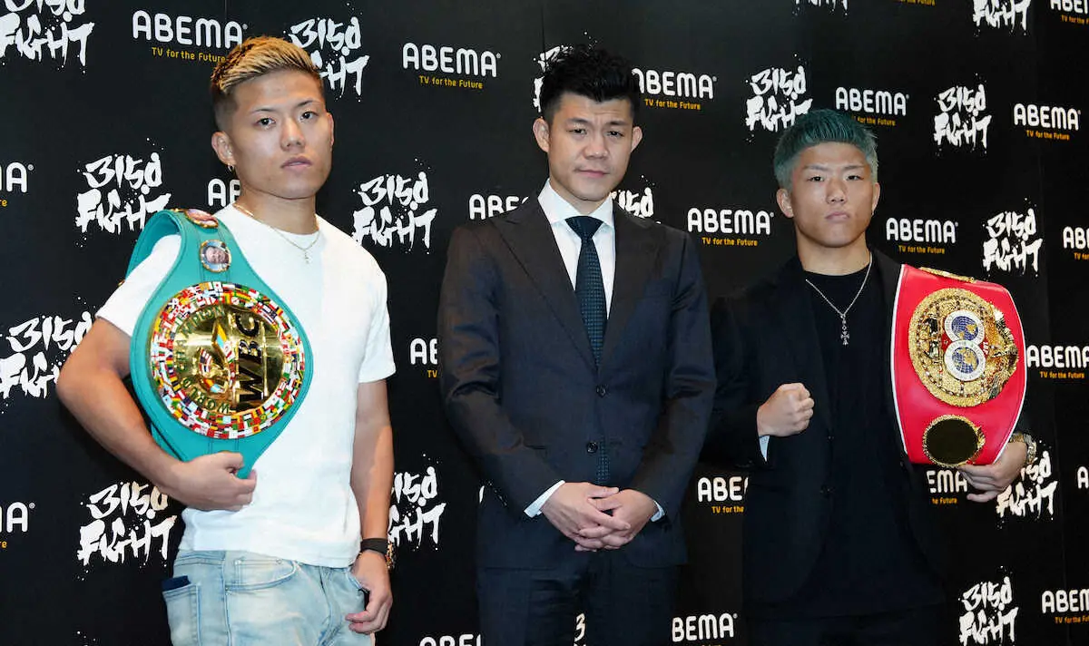 ＜亀田和毅、重岡兄弟会見＞世界戦が決まった重岡優（左）と重岡銀（右）。中央は亀田氏（撮影・島崎忠彦）