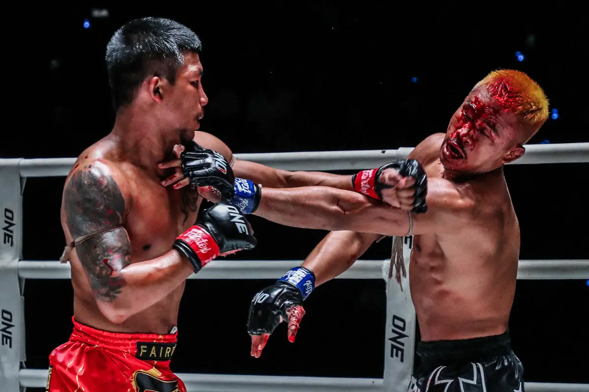 死闘となったロッタンVSスーパーレック（右）（C）ONE　Championship