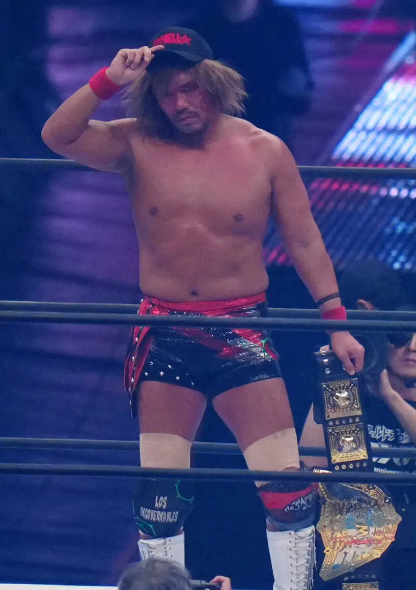 IWGP世界ヘビー級王座を奪取した内藤（撮影・島崎忠彦）