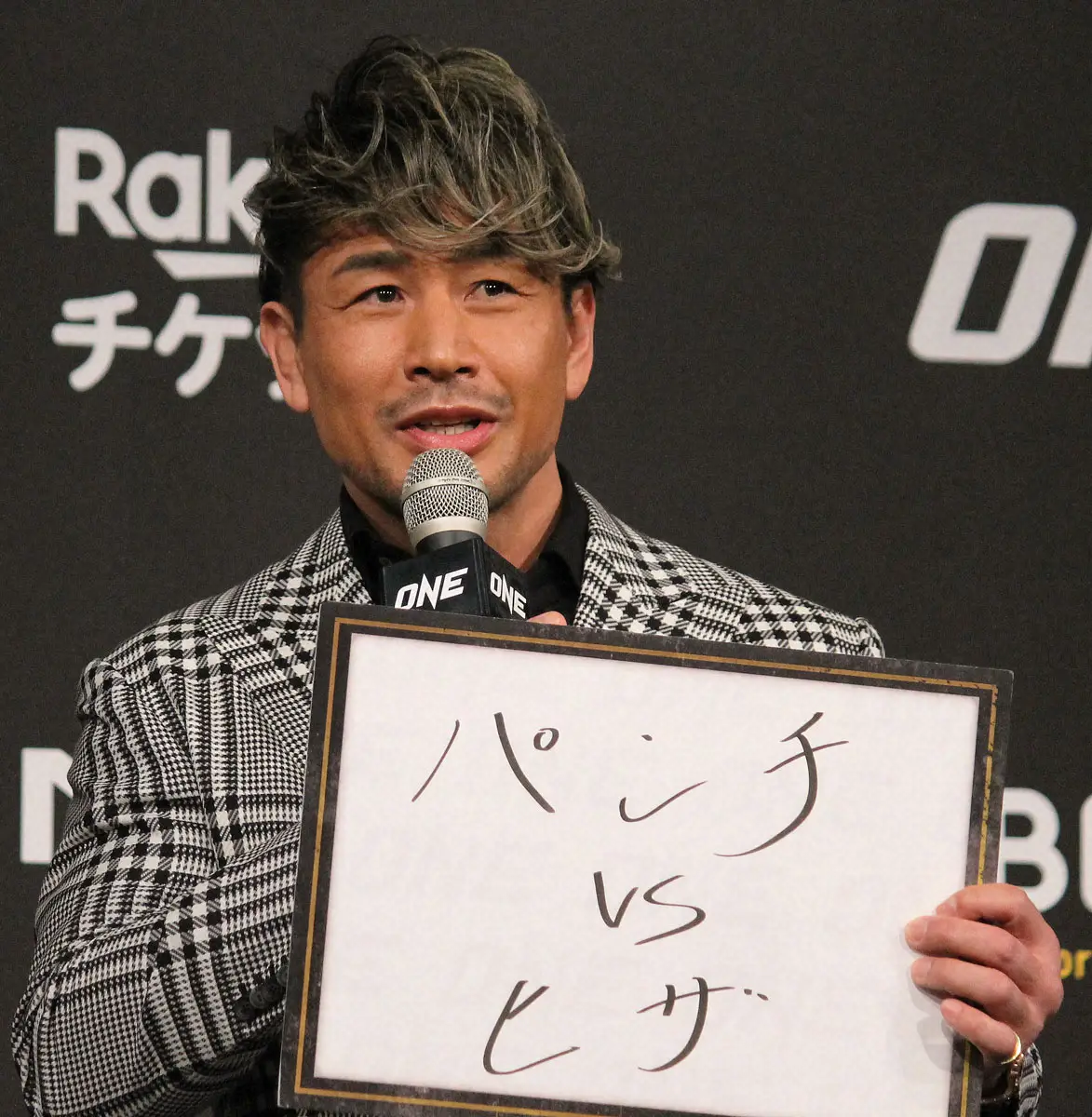 11日のONEのトークセッションで、スーパーレックVS武尊のポイントとして「ヒザVSパンチ」と挙げた魔裟斗