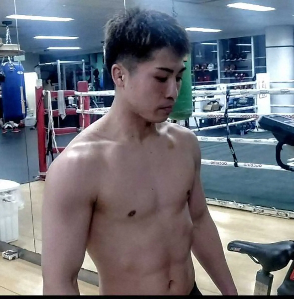 一ヶ月前の計量をパスした井上尚（大橋ジム提供）