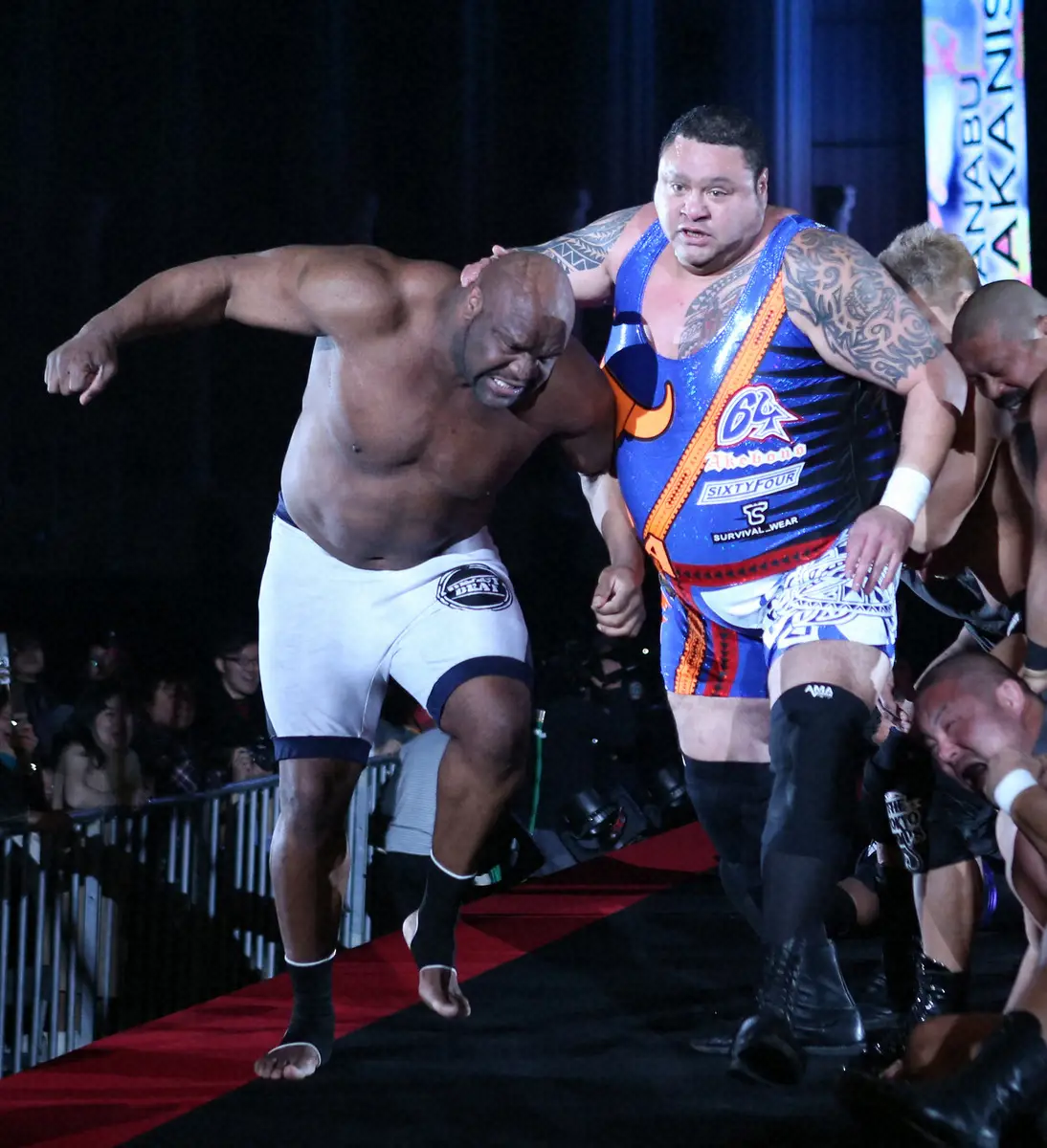 プロレスのリングでもボブサップと対戦した曙さん（13年撮影）