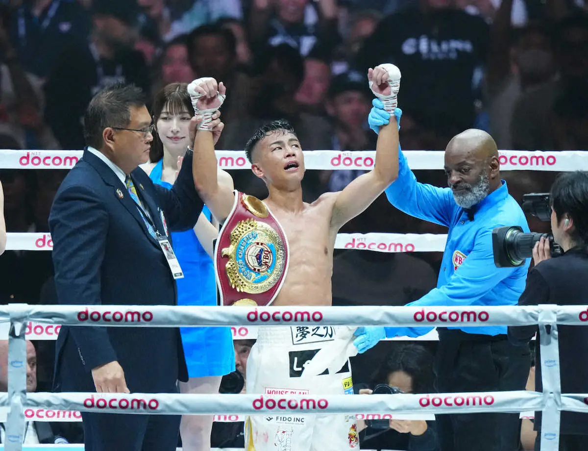＜WBO世界バンタム級TM　ジェーソン・モロニー・武居由樹＞王座獲得に号泣する武居（撮影・長久保　豊）