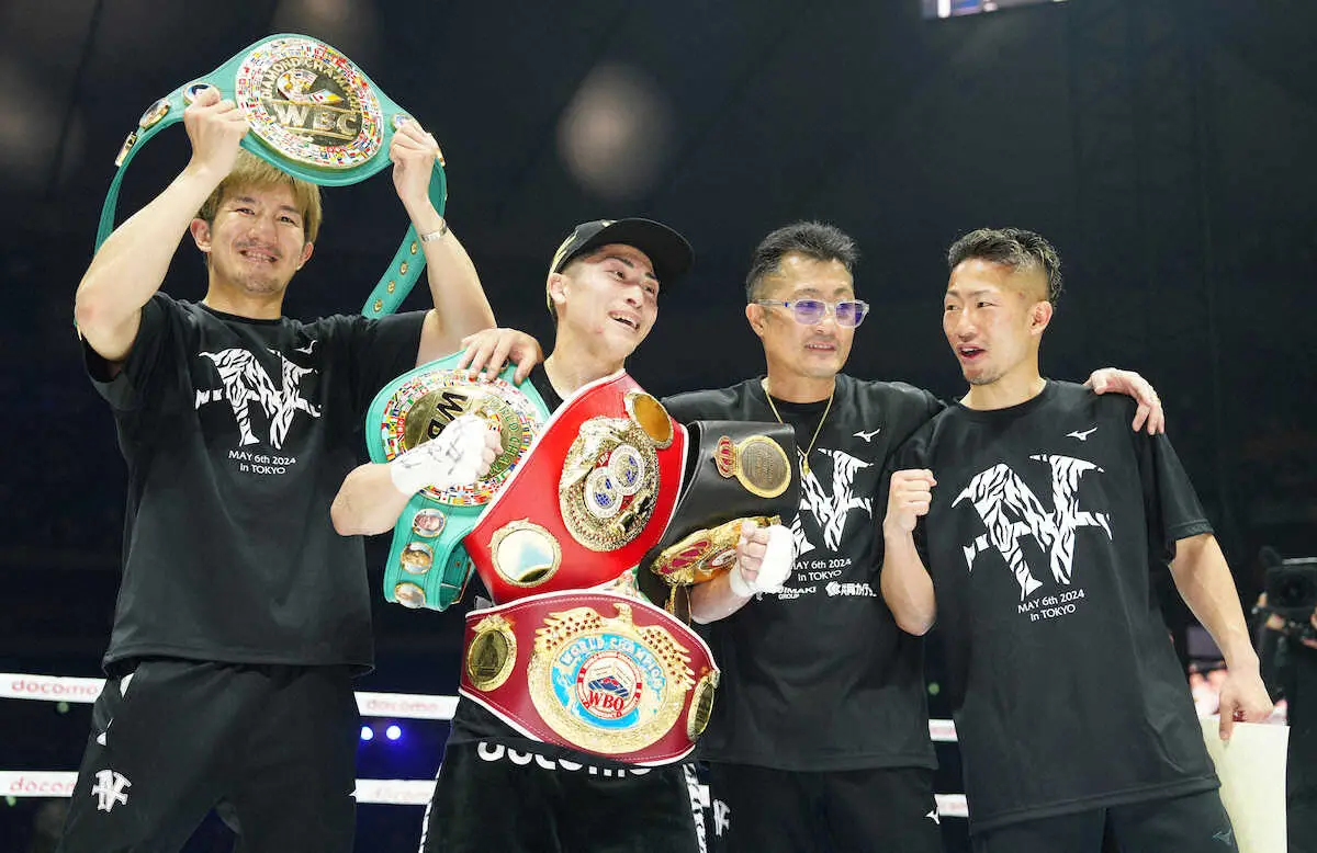 （左から）従兄弟・浩樹、井上尚、父・真吾トレーナー、弟・拓真（撮影・島崎忠彦）