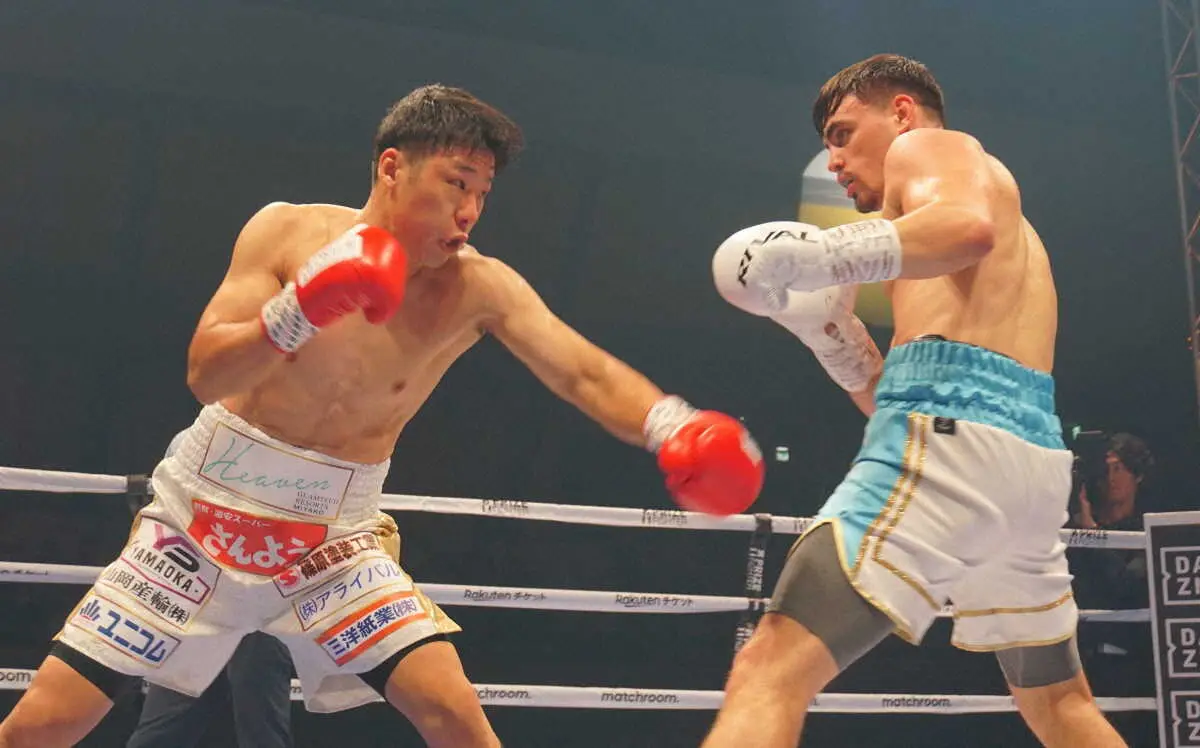 ディキンソン（右）と対戦した竹迫司登