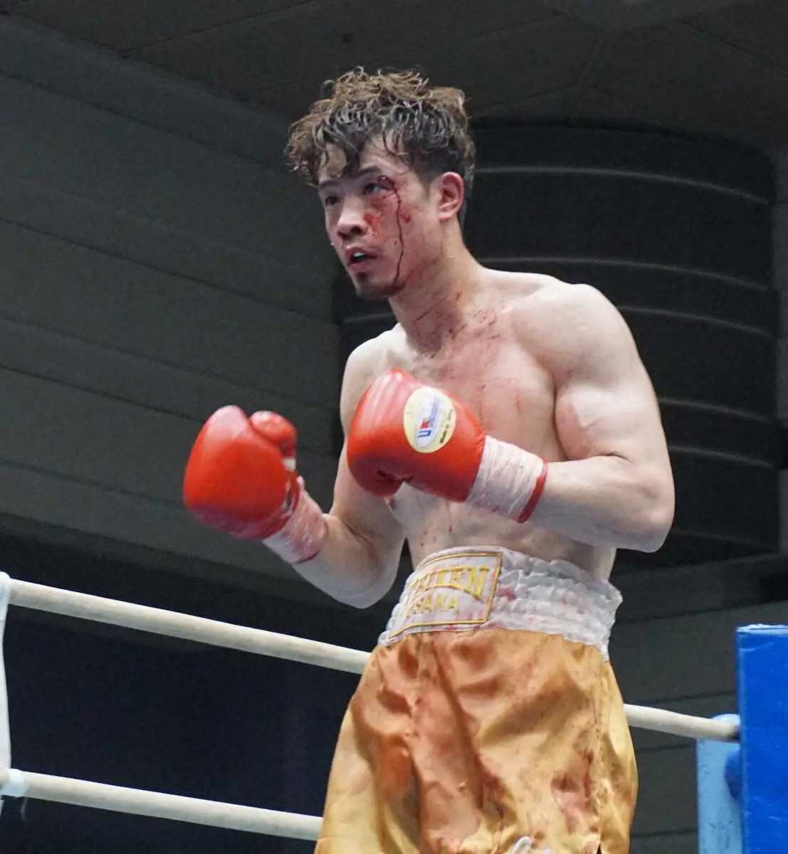 5月、サウスポーとの対戦で流血した辰吉寿以輝