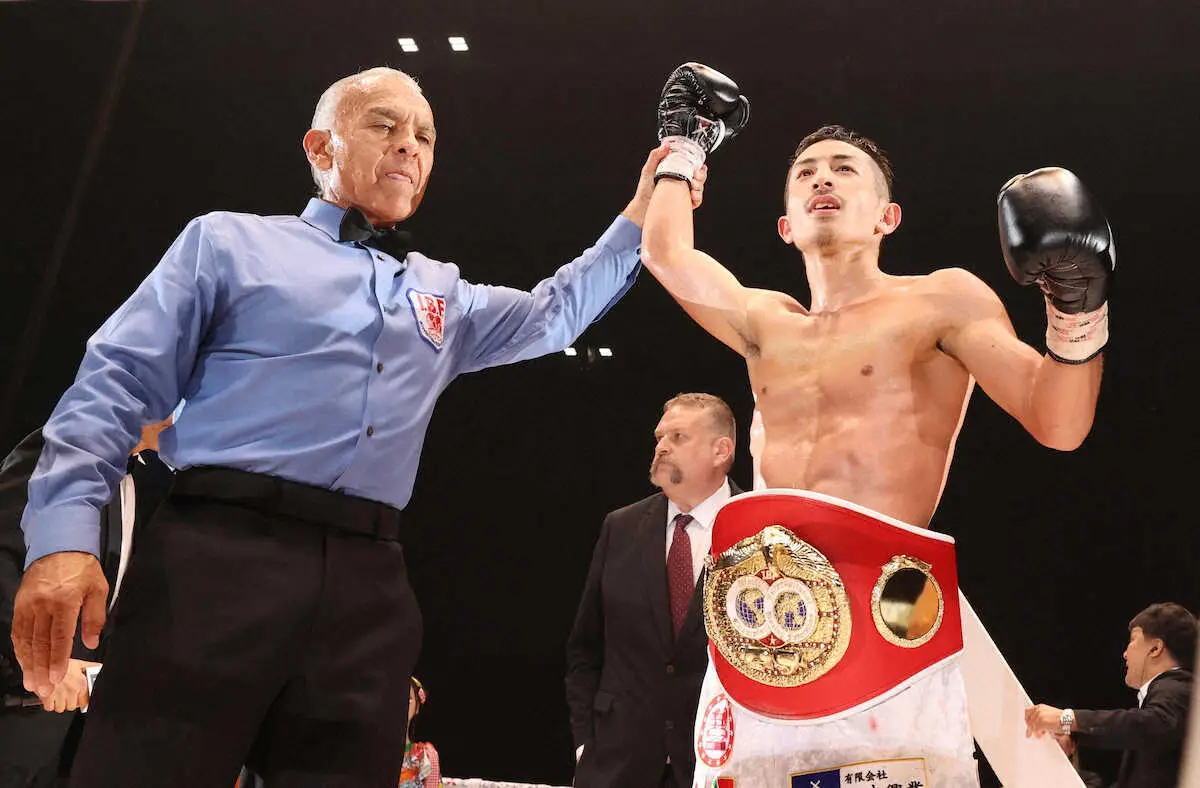 TKO勝ちでIBF世界ライトフライ級王者となった矢吹正道（撮影・椎名　航）