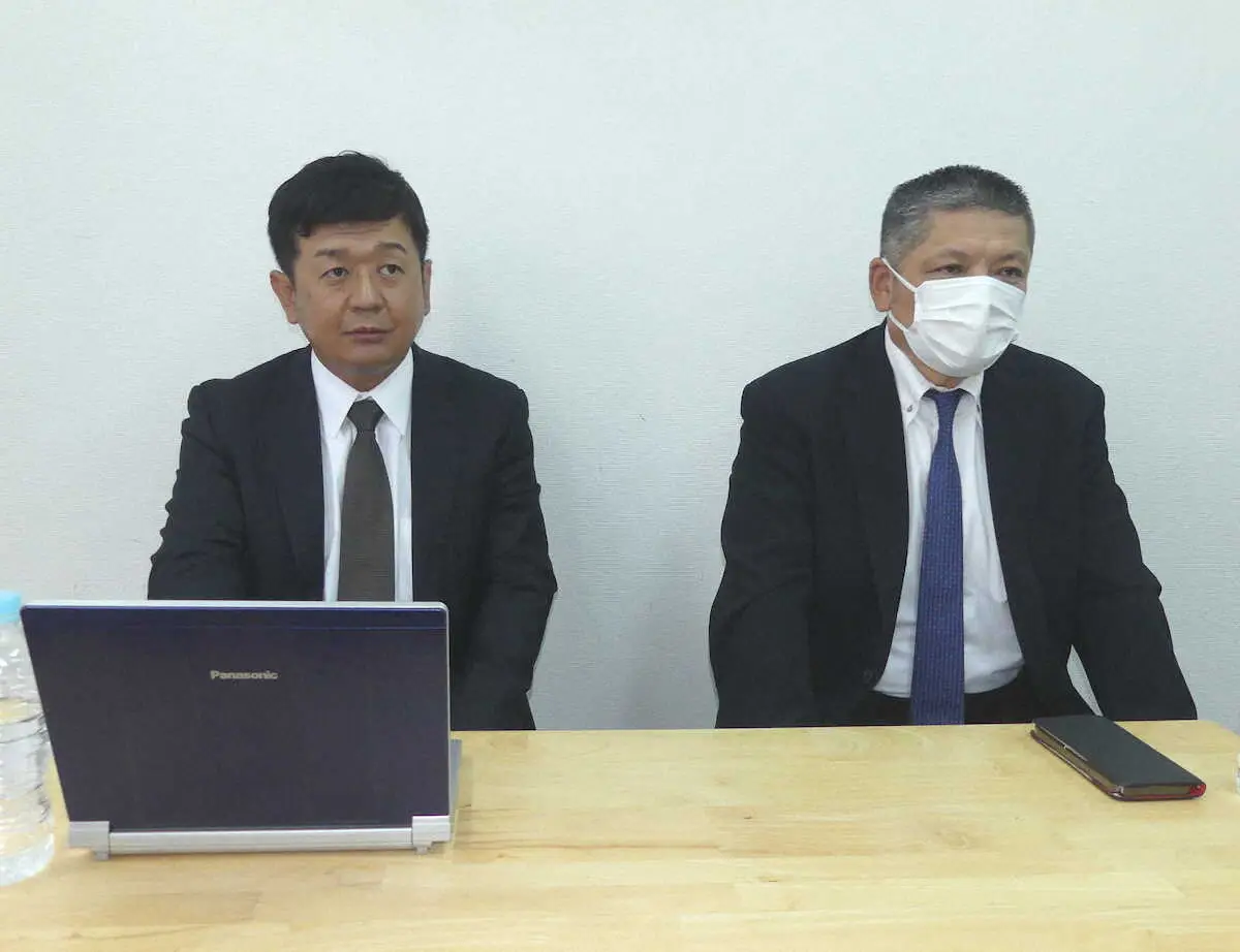会見したイベントプロデューサーの深町氏（左）と六島ジム枝川会長