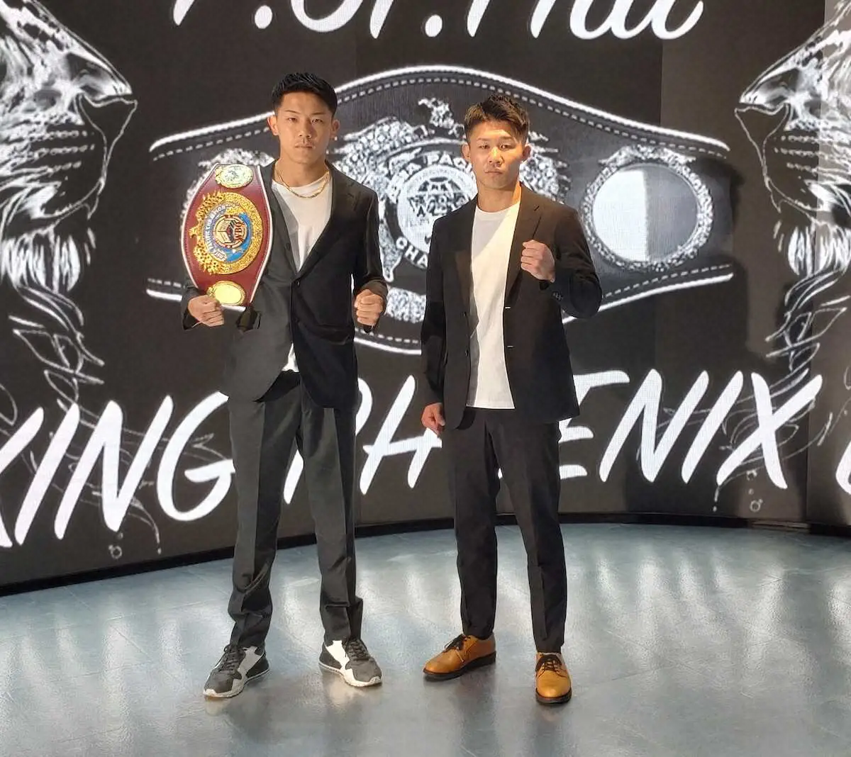 7月に対戦することが決まったWBO・APスーパーフェザー級王者・渡辺（左）と斎藤