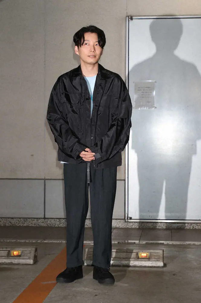 報道陣に応対した星野源（撮影・郡司　修）