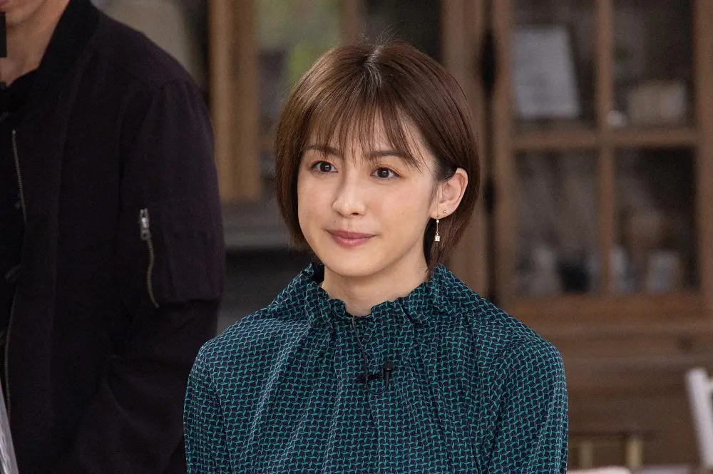 木曜劇場「推しの王子様」初回にゲスト出演し、ドラマデビューを果たす宮司愛海アナウンサー（C）フジテレビ