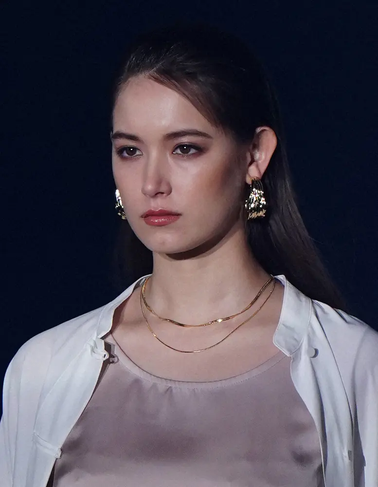 モデルのトラウデン直美