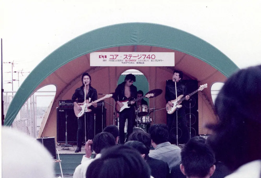 73年、地方の百貨店屋上でのキャロル