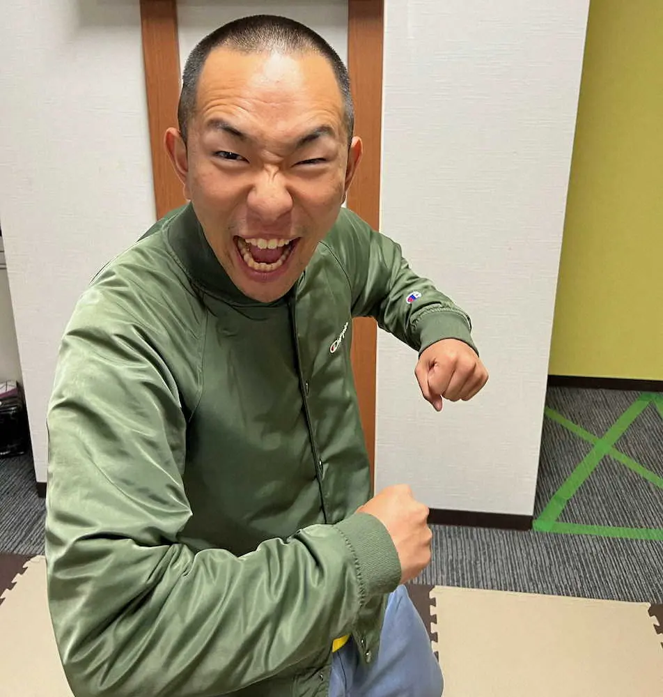 ポーズを決めるソマオ・ミートボール