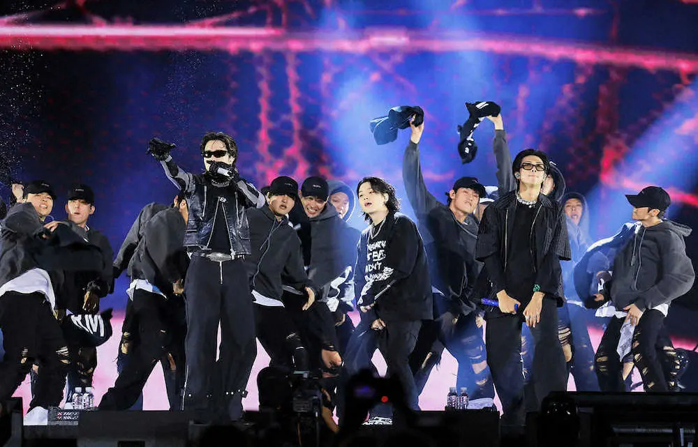 韓国・釜山で無料コンサートを開催したBTS＝15日（ビッグヒットミュージック提供、聯合＝共同）