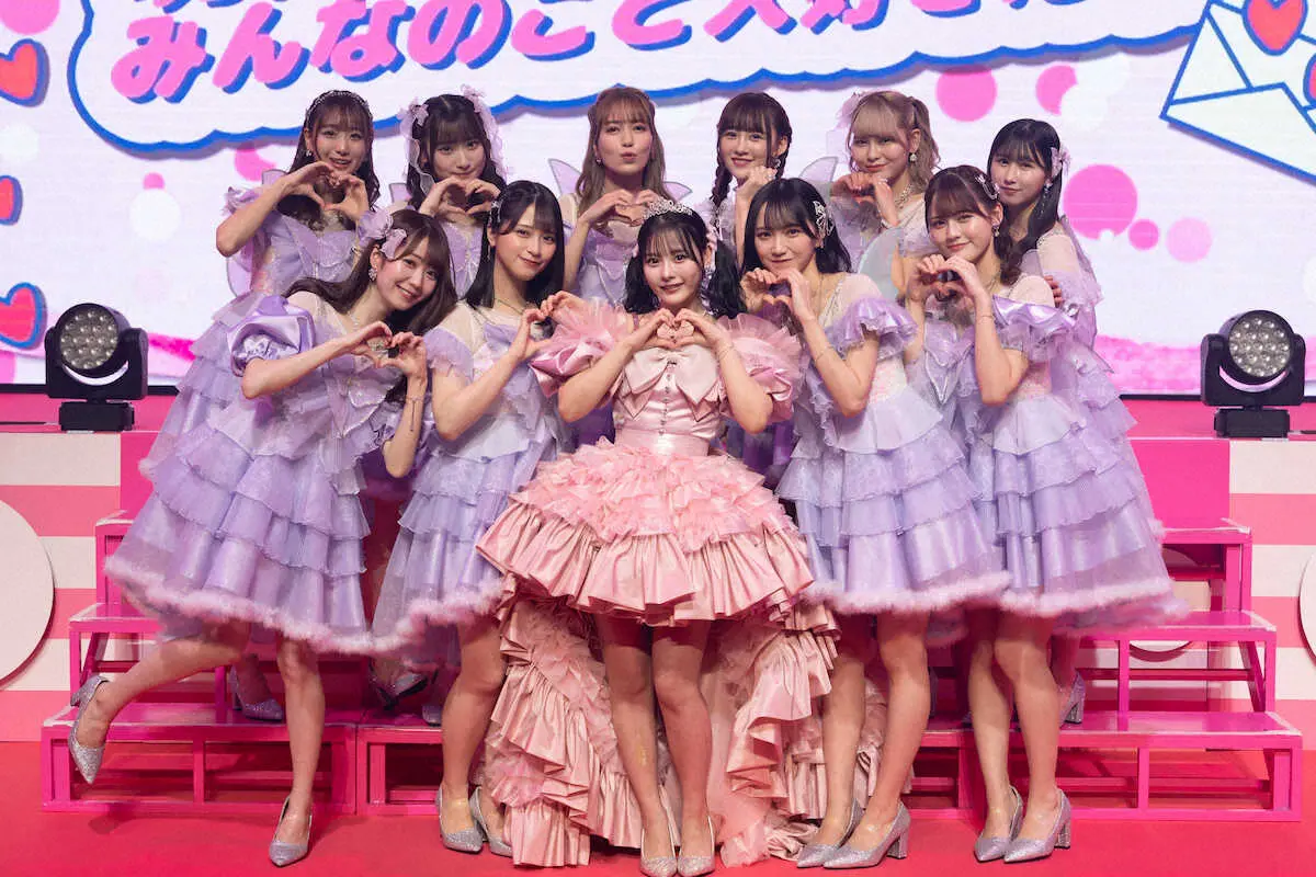 卒業公演の＝LOVEの齊藤なぎさ（中央）