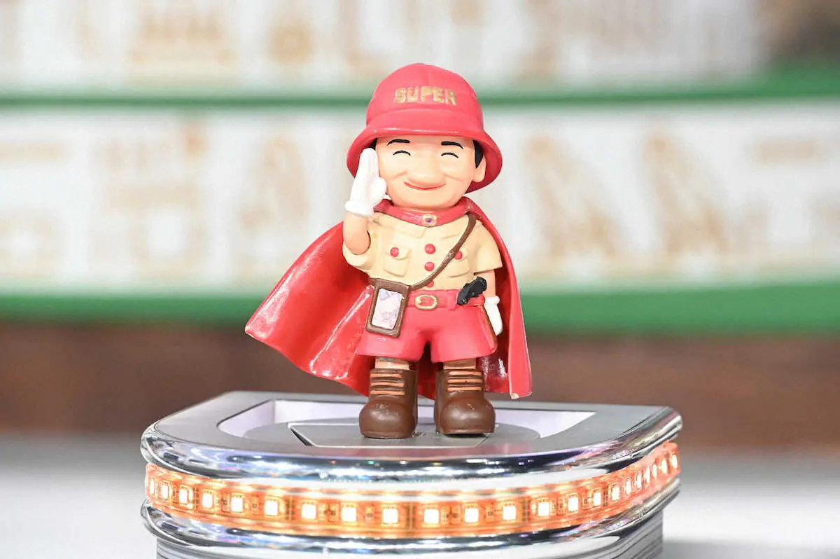 「世界ふしぎ発見！」に登場する、草野仁をモデルにしたスーパーヒトシ君人形