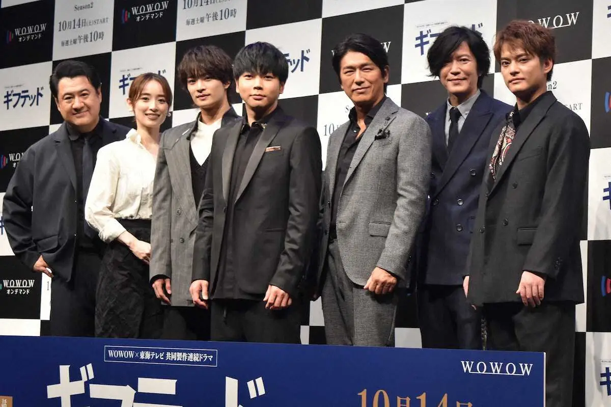 WOWOWドラマ「ギフテッド　Season2」の完成披露試写会に出席した（左から）小手伸也、泉里香、浮所飛貴、増田貴久、高橋克典、田辺誠一、中山優馬（撮影・糸賀日向子）