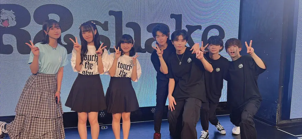 レべリズムスタンド主催イベント「R２　SHAKE　vol.2」に出演した左から佐野菜々美、神崎莉那、日名瀬絢菜、八城怜之祐、酒井海里、本橋珠羅、黒崎青哉