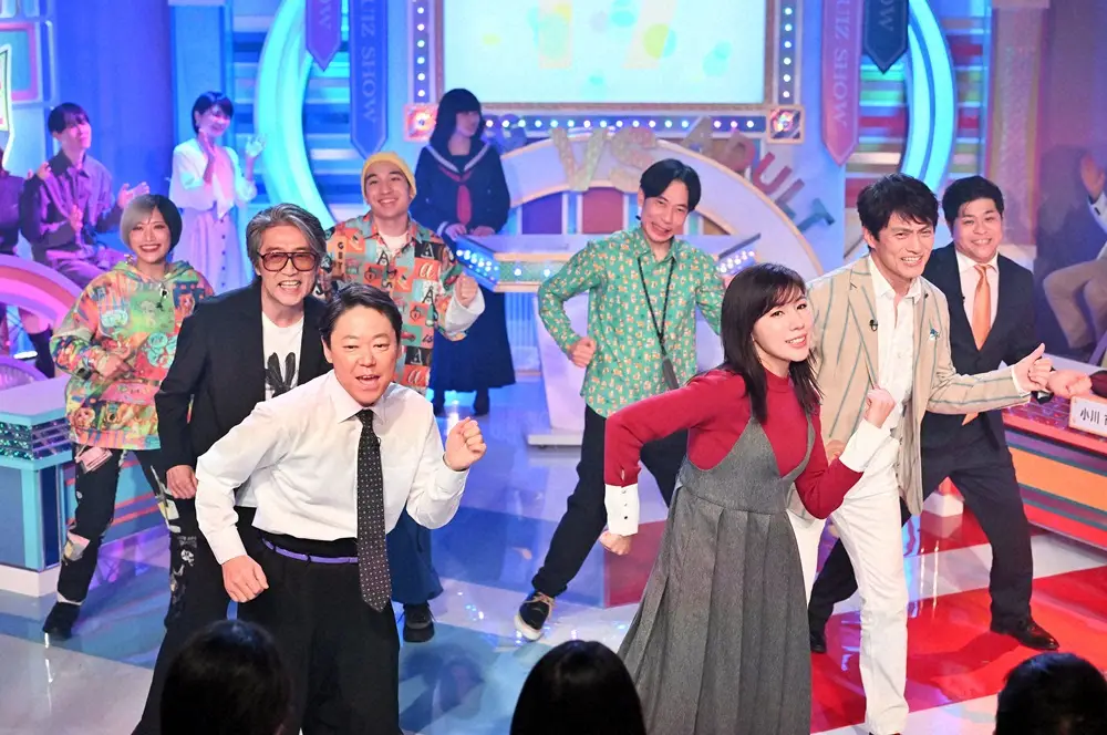 金曜ドラマ「不適切にもほどがある！」第6話。歌い、踊る（1列目左から）小川市郎（阿部サダヲ）犬島渚（仲里依紗）（2列目左から）江面賢太郎（池田成志）松村雄基ら（C）TBS