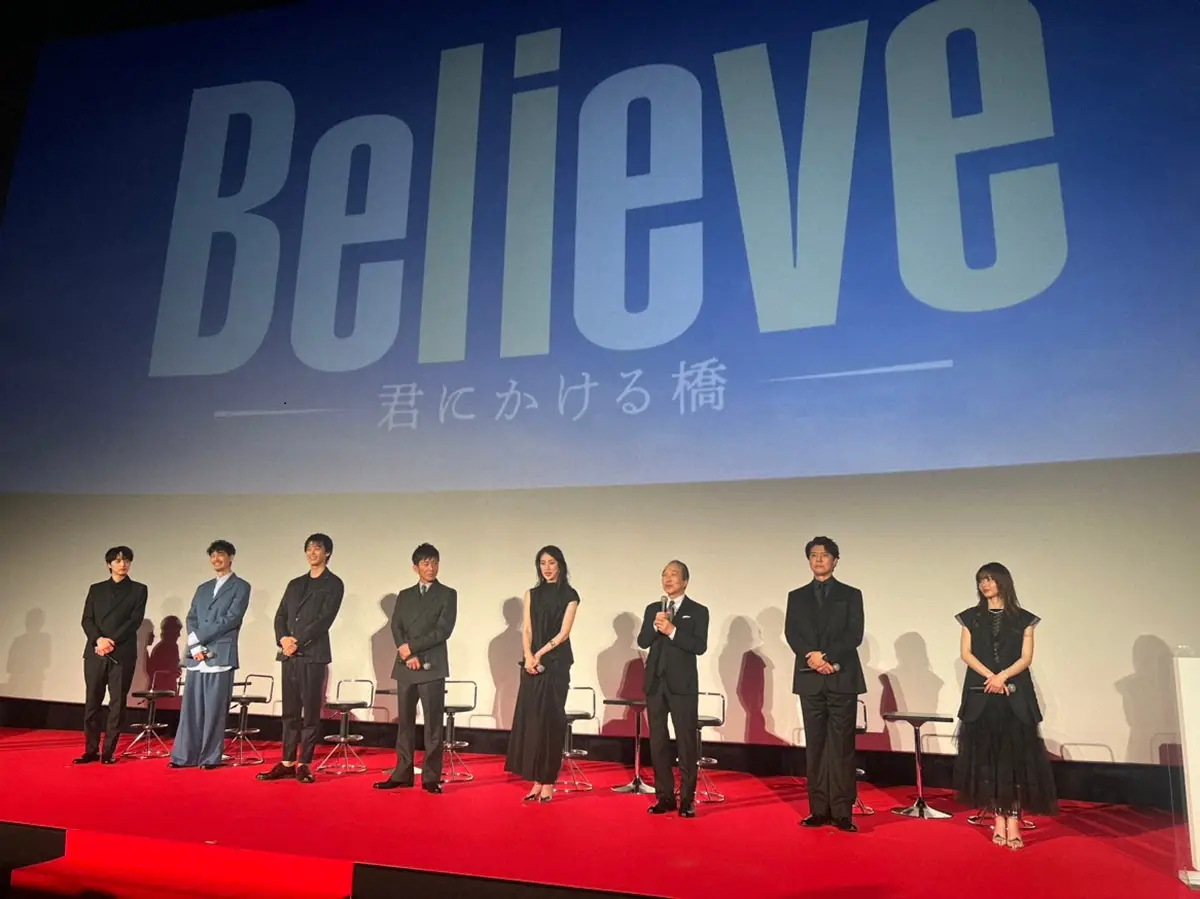 登壇した（右から）山本、上川、小日向、天海、木村、竹内、斎藤、一ノ瀬