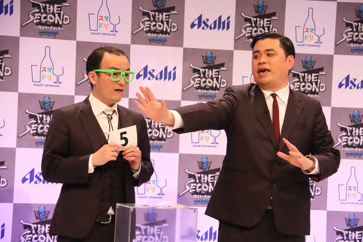 5番を引き当てた「ななまがり」森下直人（左）と初瀬悠太