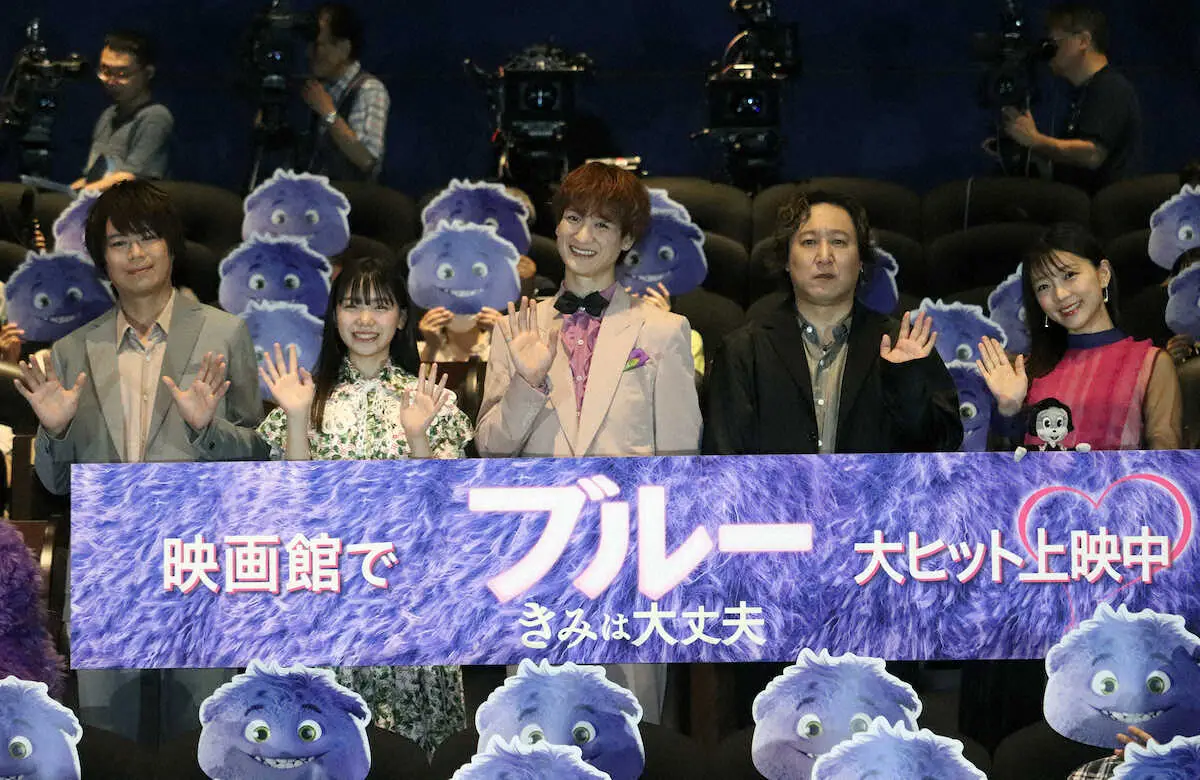 米映画「ブルー　きみは大丈夫」の公開記念舞台あいさつに出席したあ（左から）浪川大輔、稲垣来泉、宮田俊哉、加瀬康之、三森すずこ