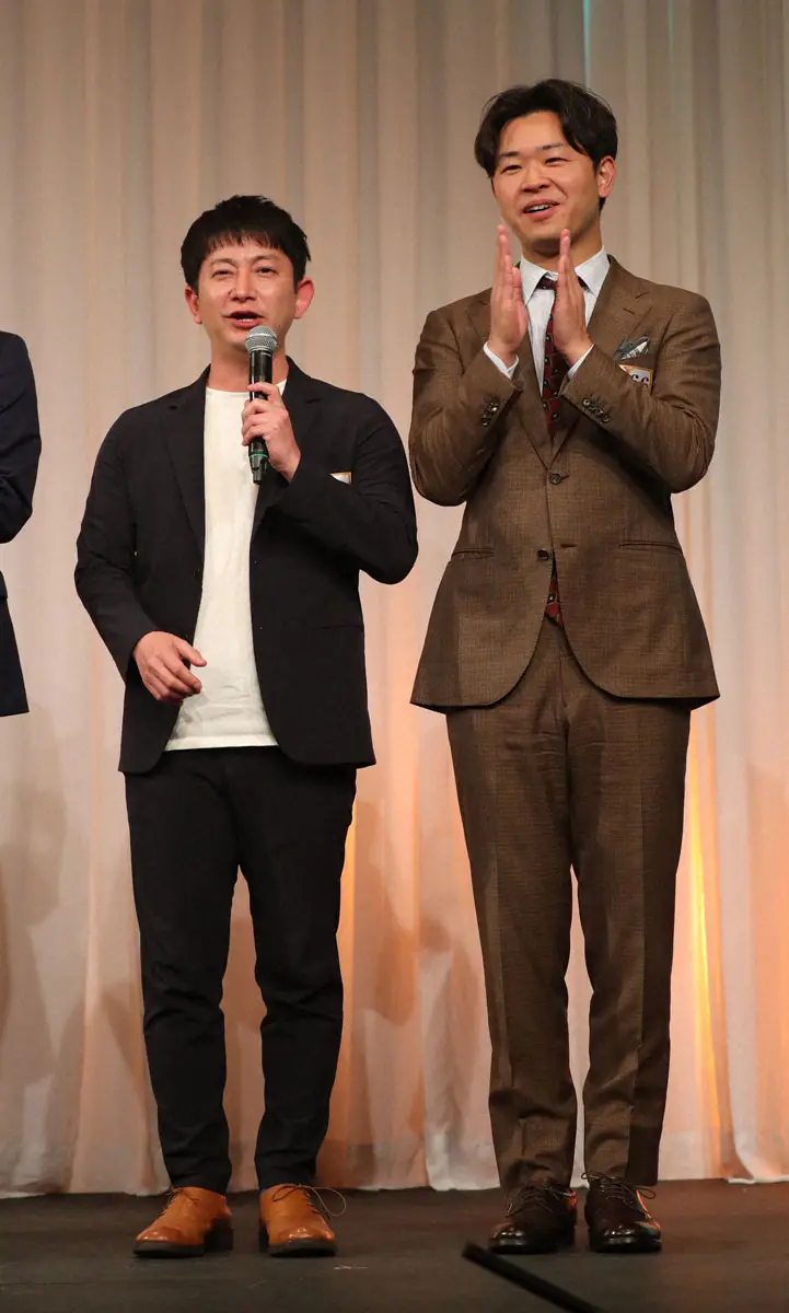 ダンビラムーチョの大原優一（左）と原田フニャオ