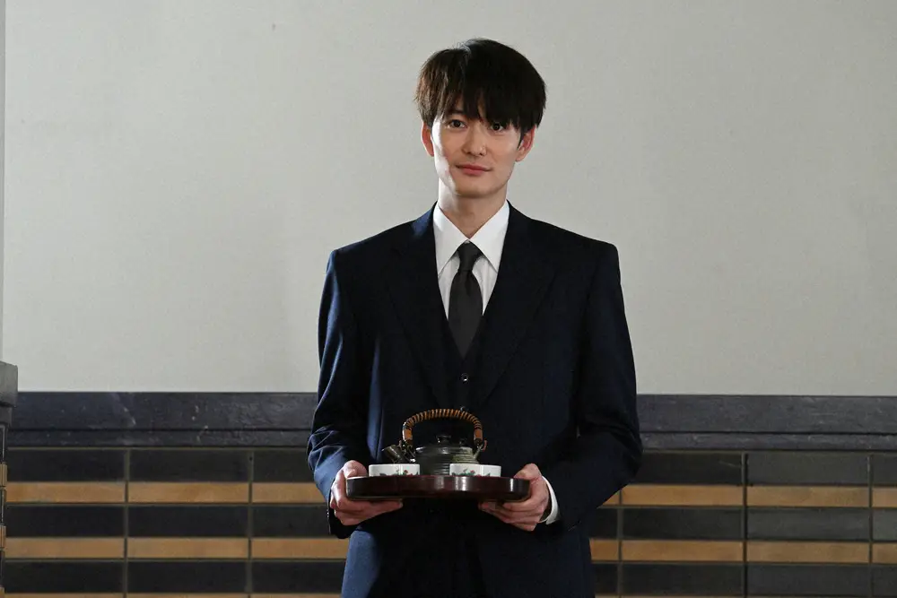 連続テレビ小説「虎に翼」第14週は「女房百日　馬二十日？」。航一（岡田将生）（C）NHK 