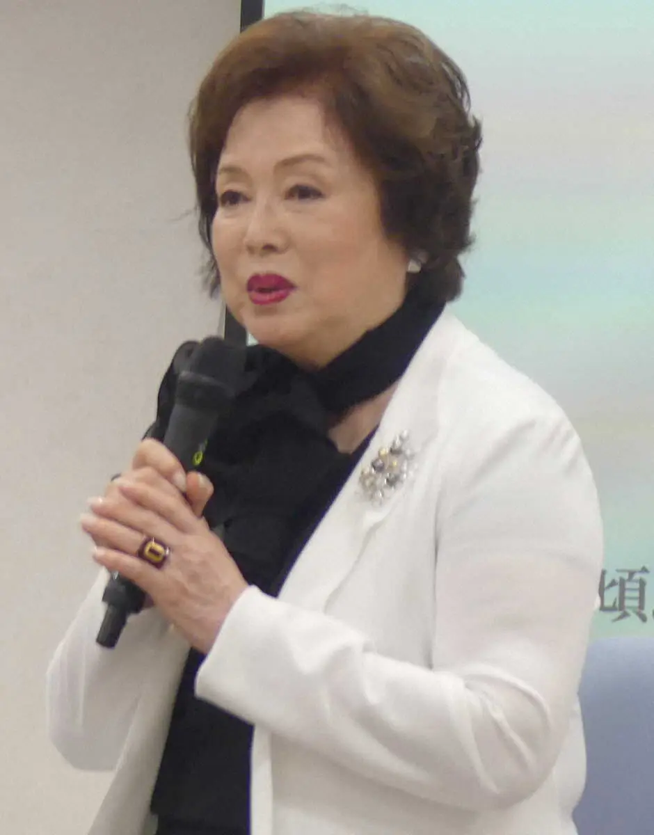 初の著書出版を発表する佐久間良子