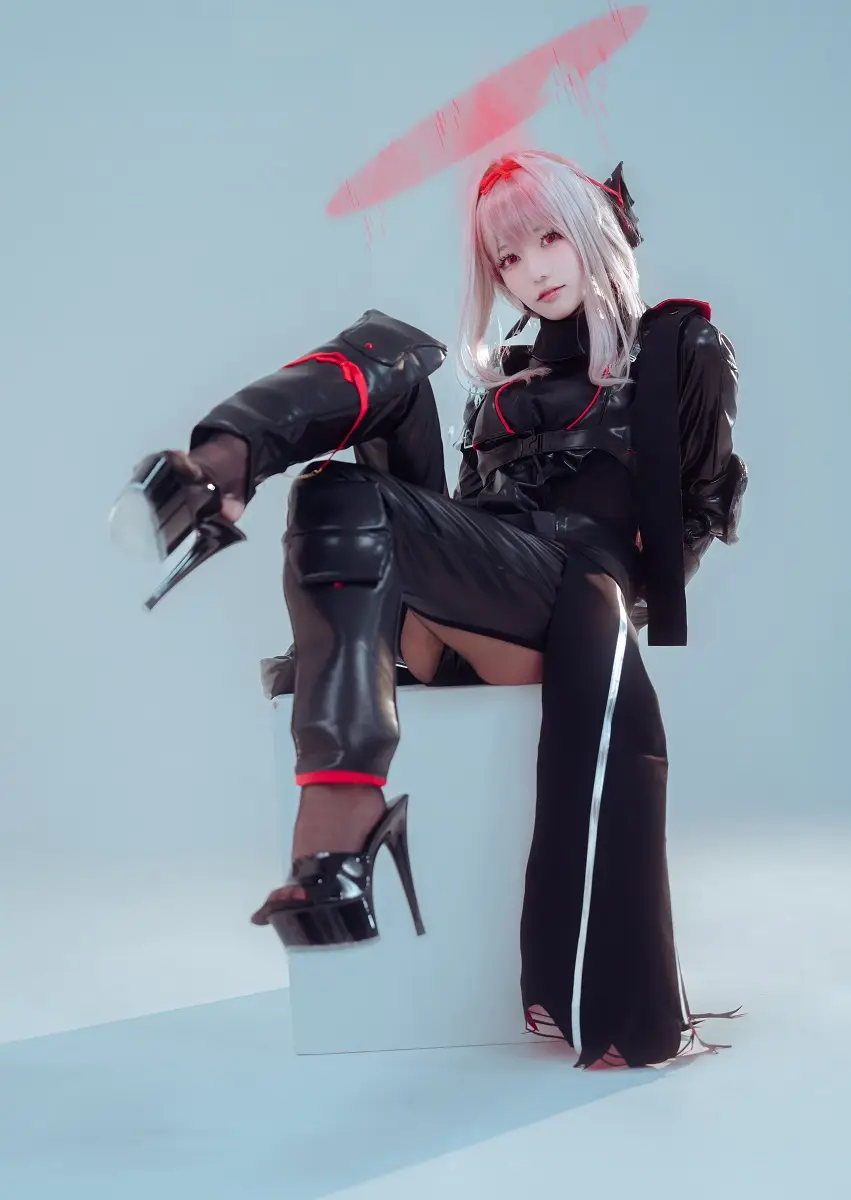 はるの犬『勝利の女神：NIKKE』紅蓮：ブラックシャドウのコスプレ写真を公開