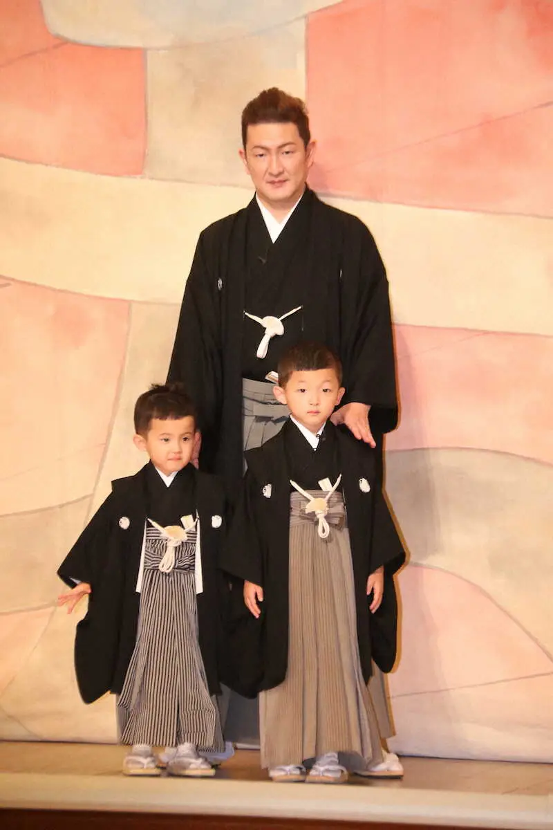 中村獅童と長男の小川陽喜くん、次男の小川夏幹くん