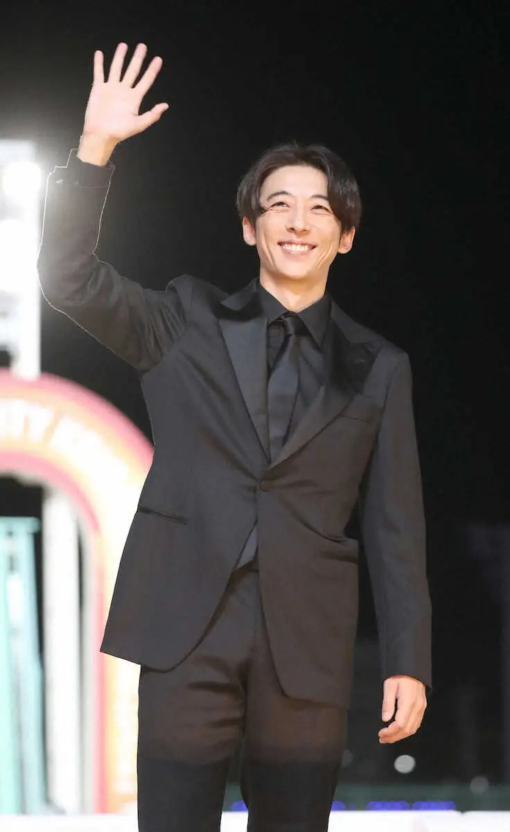 トークショーで笑顔を見せる高橋一生（撮影・村上　大輔）