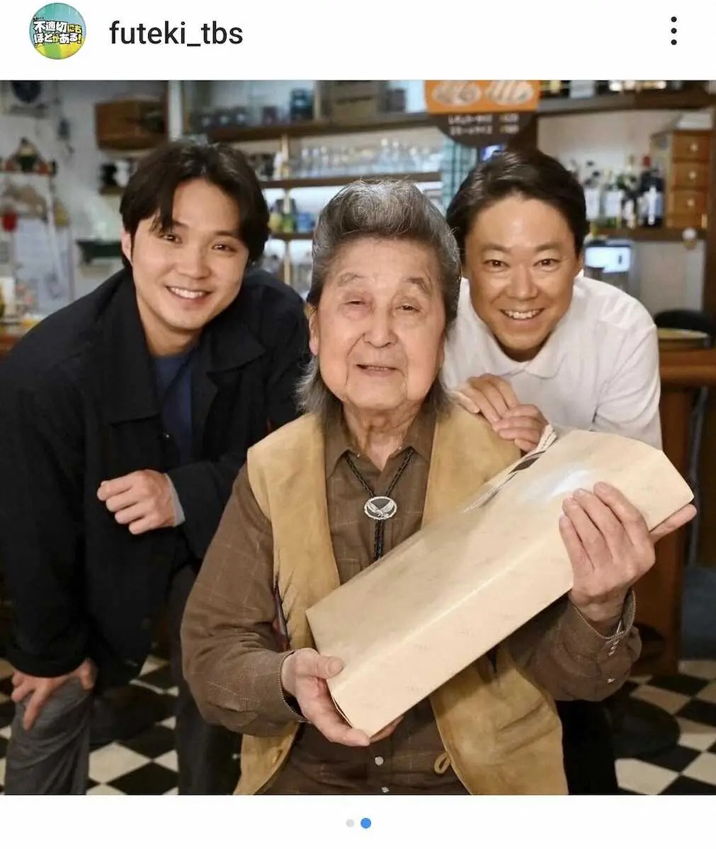 沼田爆さんをしのび、TBS「不適切にもほどがある！」のSNSに投稿された沼田爆さん（中央）の写真。左は磯村勇斗、右は阿部サダヲ