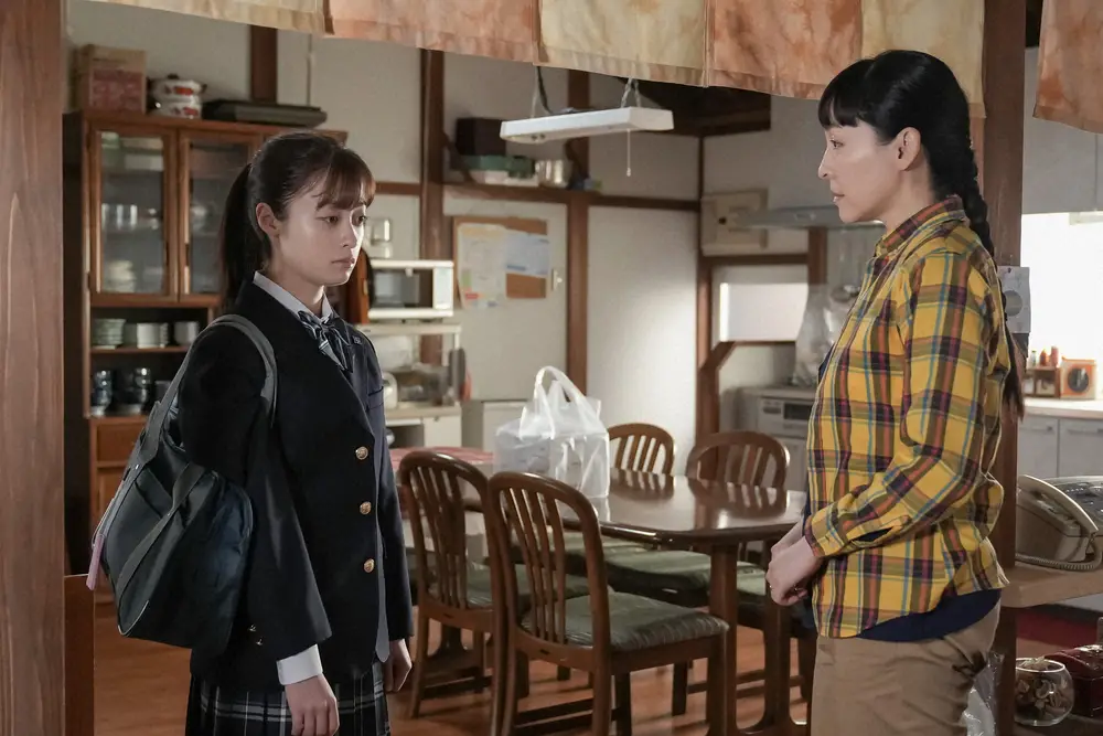 連続テレビ小説「おむすび」第15話。結（橋本環奈・左）と愛子（麻生久美子）（C）NHK 
