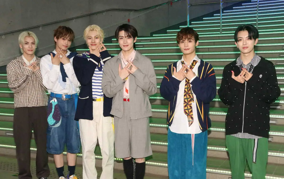 リリースイベントを行ったDXTEEN（左から）谷口太一、田中笑太郎、福田歩汰、大久保波留、寺尾香信、平本健
